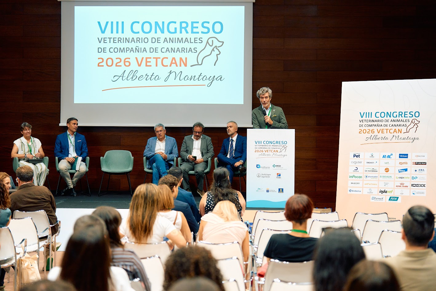 Del congreso a la consulta: 350 profesionales de la veterinaria canaria se formaron en El Salobre para atender mejor a las mascotas de nuestras islas